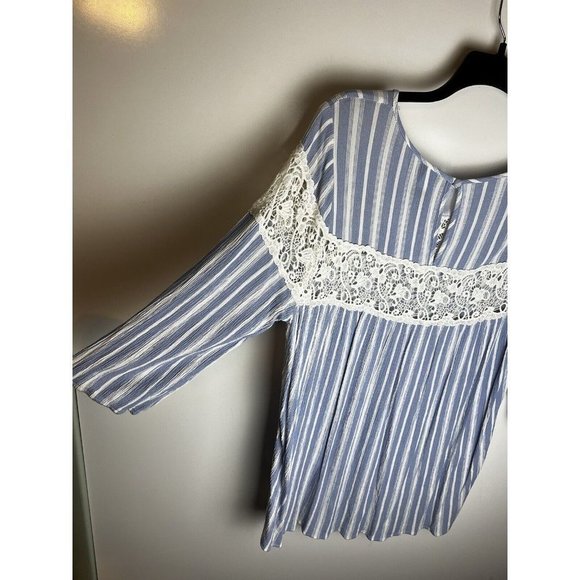 Torrid Blouse Size 1 1X Blue White Stripes Gauze Crochet Trim 3/4 Sleeves Flowy - Picture 3 of 8